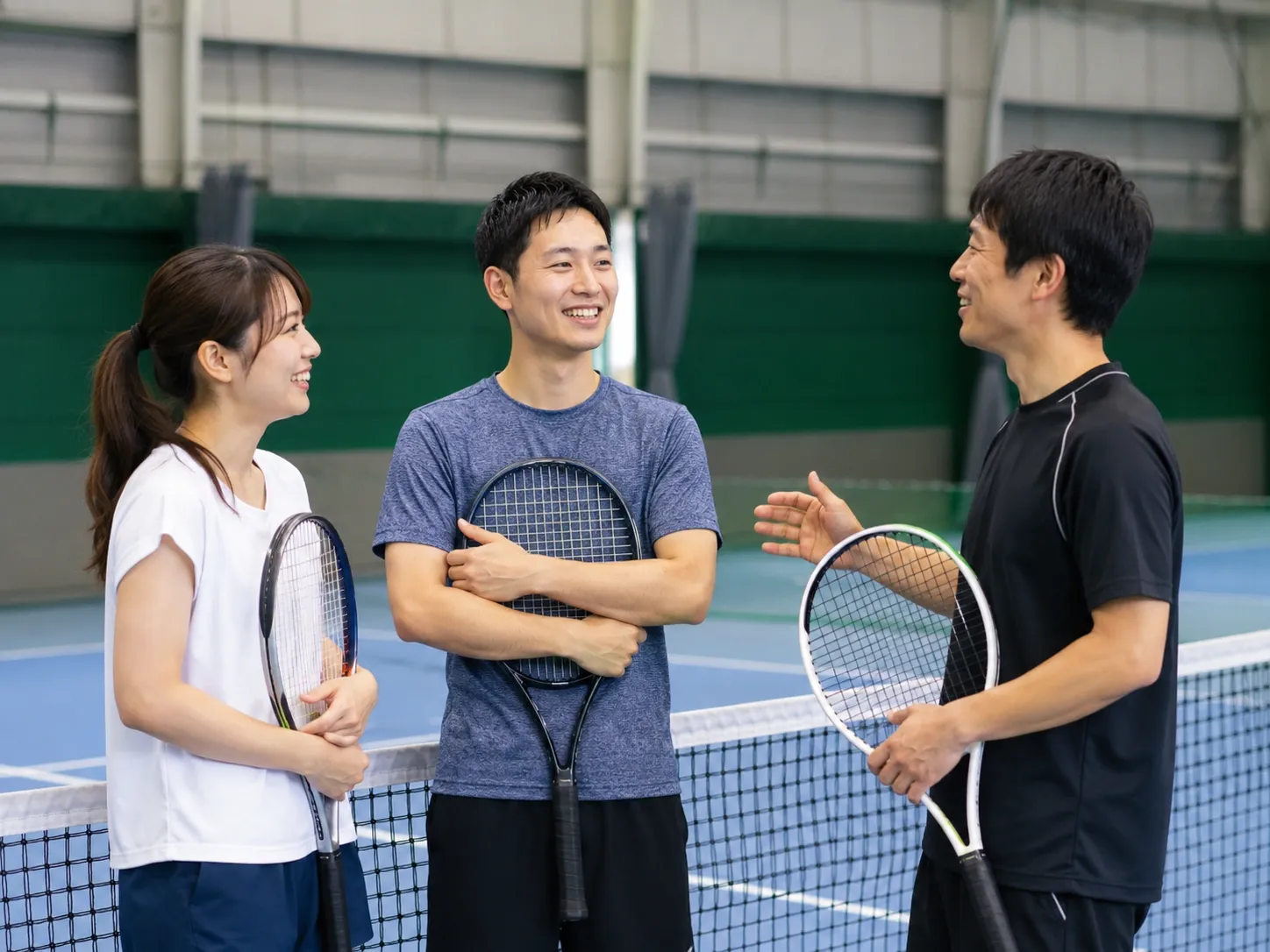 インドアテニスのメリットとは？屋外との違いと選ぶときの判断ポイント